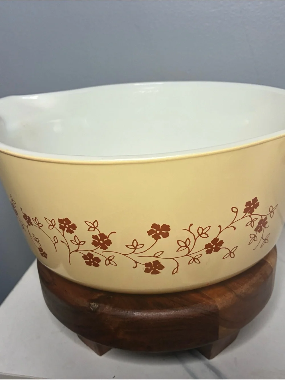 Pyrex Trailing Flowers 475-B 2.5 Qt Casserole Tan Brown Floral 1970s